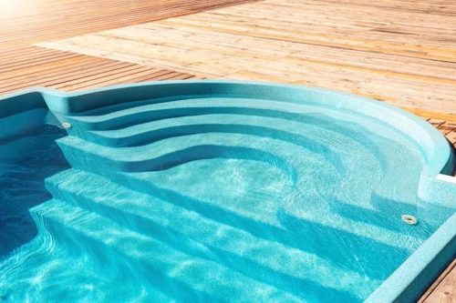 fiberglass vs concrete pools